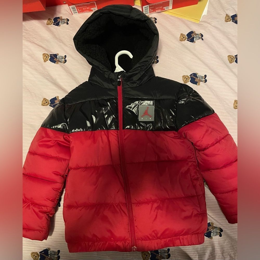 Gently used Jordan puffer coat size 5-6 years old